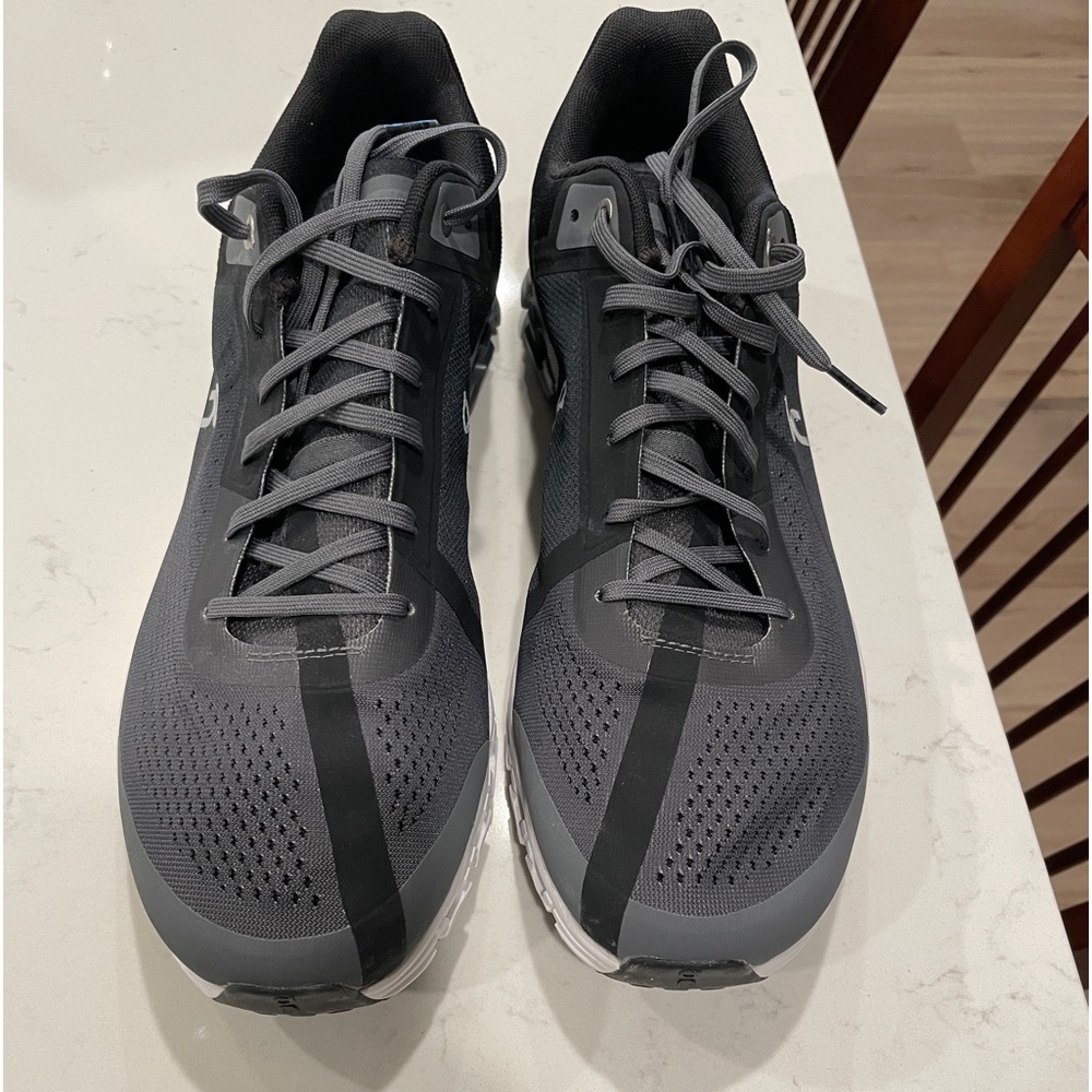 Men’s On Cloudflow size 11.5-worn once.